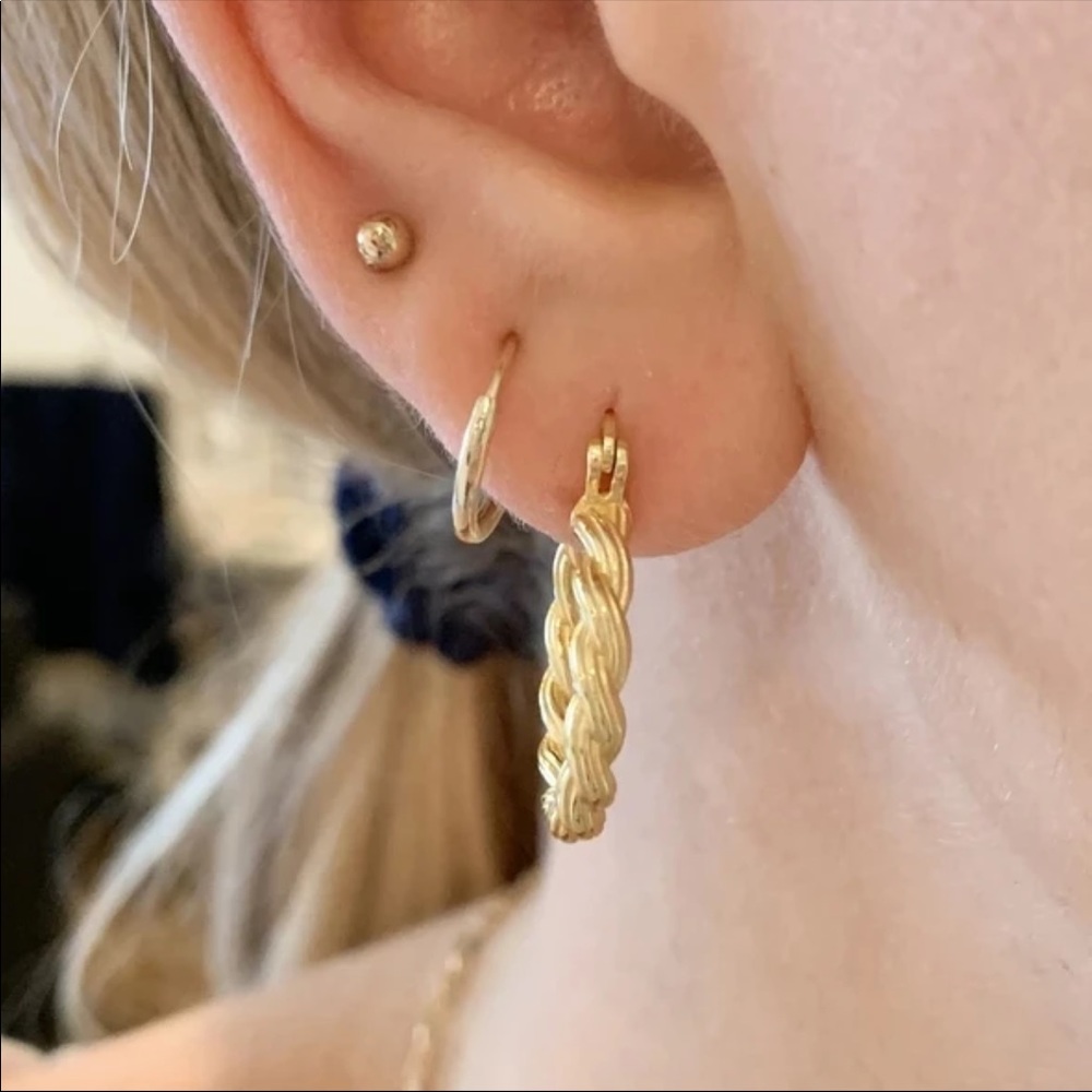 New Gorgeous Yellow Gold Plated Hoop Earrings - Picture 2 of 4